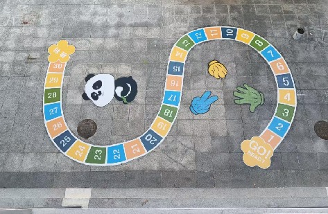  九寨沟地面游戏彩绘